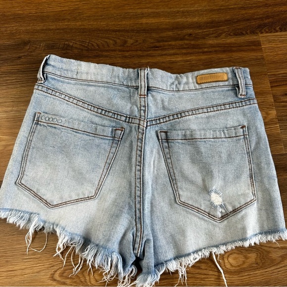 Blank NYC Womens Wedge Shorts 27 Distressed‎ Denim Cutoff Shorts 2” Inseam Blue - Picture 4 of 7